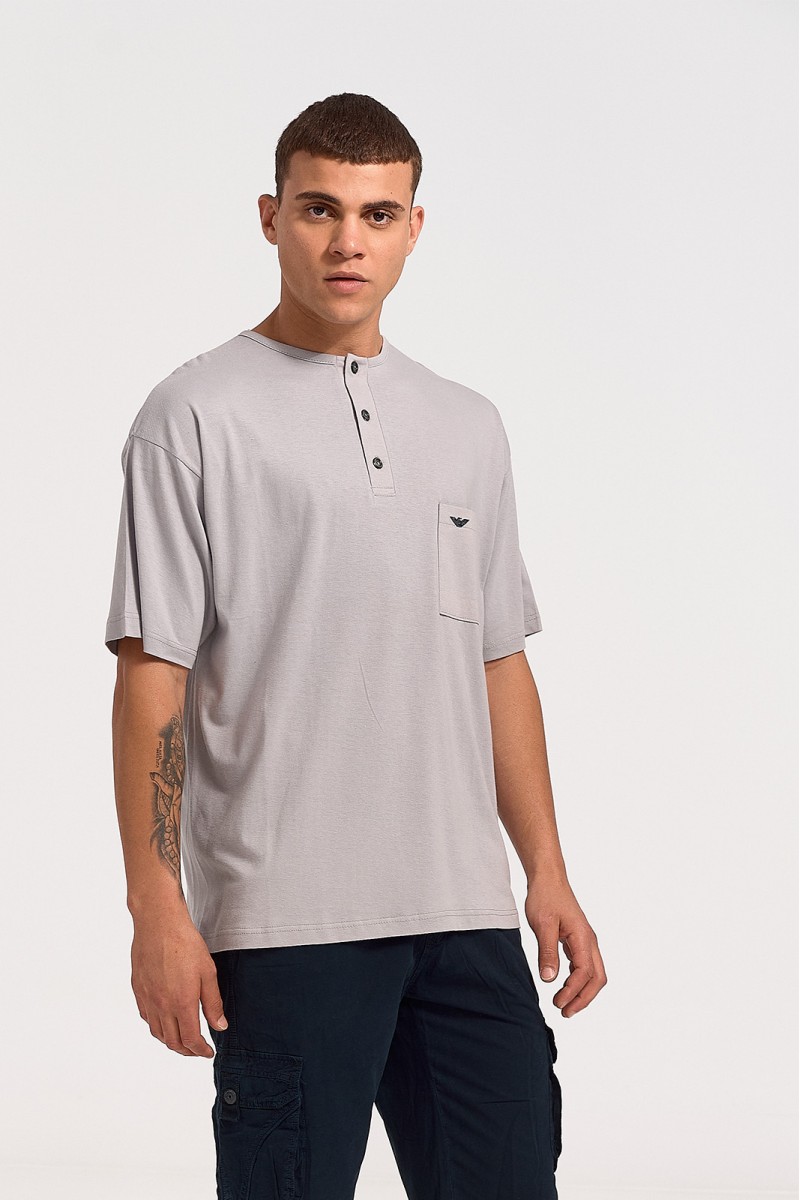 Κοντομάνικη μπλούζα LION με κουμπί και τσέπη