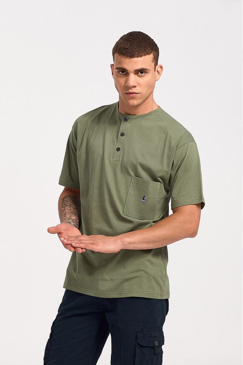 Κοντομάνικη μπλούζα LION με κουμπί και τσέπη